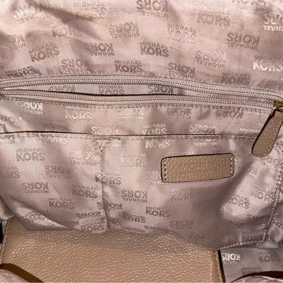 Nude Michael Kors Handbag amazing condition - Picture 9 of 9
